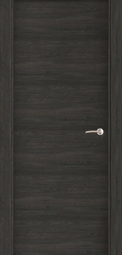 Puerta cerrada de color negro con un diseño de madera y manija plateada.